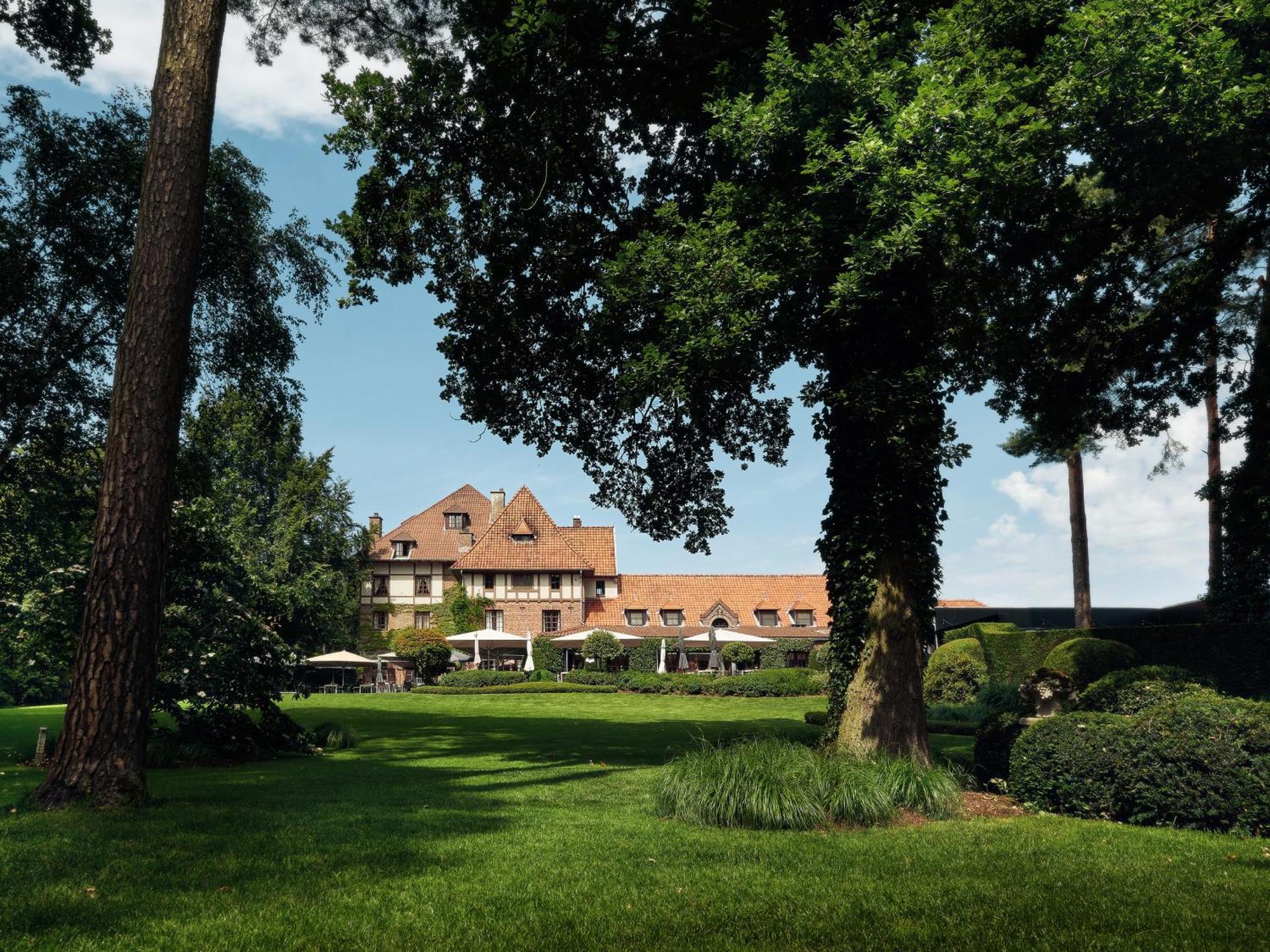 La Butte Aux Bois A Small Luxury Hotel Of The World Lanaken Exterior photo