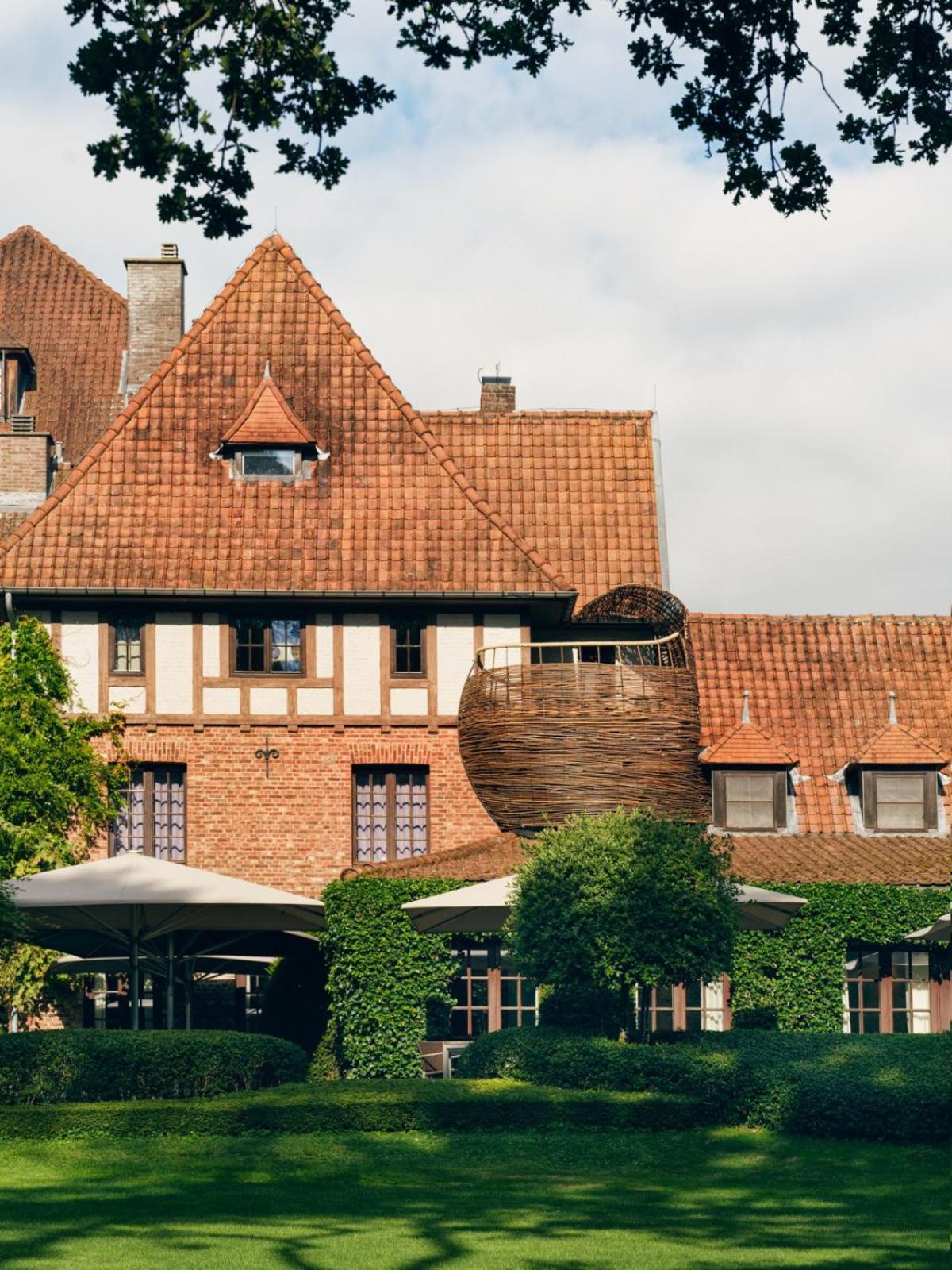 La Butte Aux Bois A Small Luxury Hotel Of The World Lanaken Exterior photo