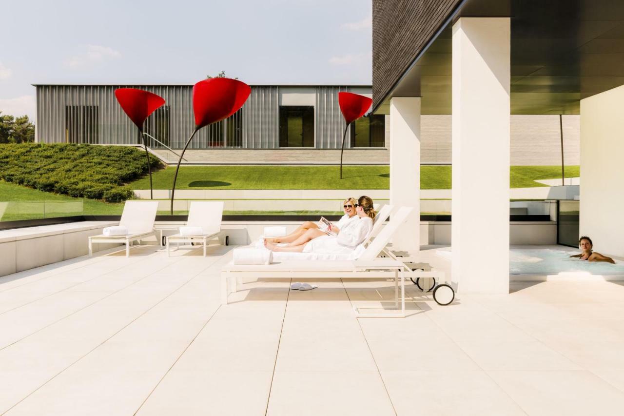 La Butte Aux Bois A Small Luxury Hotel Of The World Lanaken Exterior photo